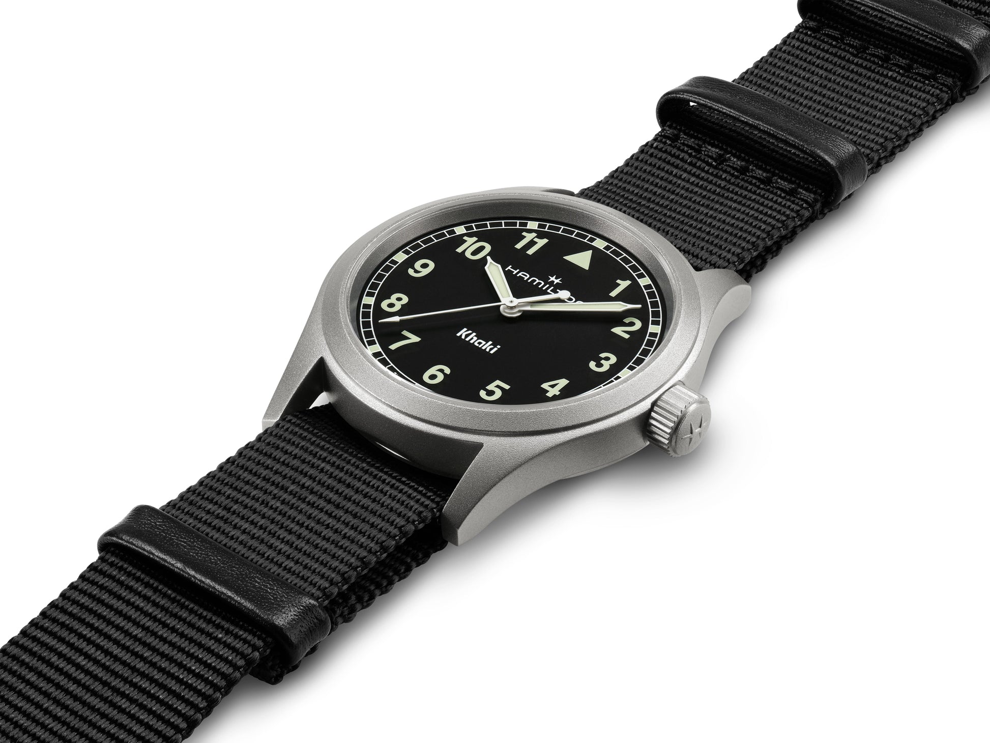 Hamilton Khaki Field Quartz H69401930 38mm Militäruhr schwarz Natoarmband in schwarz arabische Ziffern auf scharzem Zifferblatt